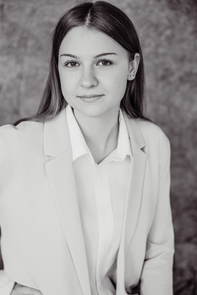 Professionelles Bewerbungsportrait von Elise bei Coburg