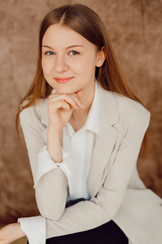 Professionelles Bewerbungsfoto von Elise im Raum Coburg – im.uliversum