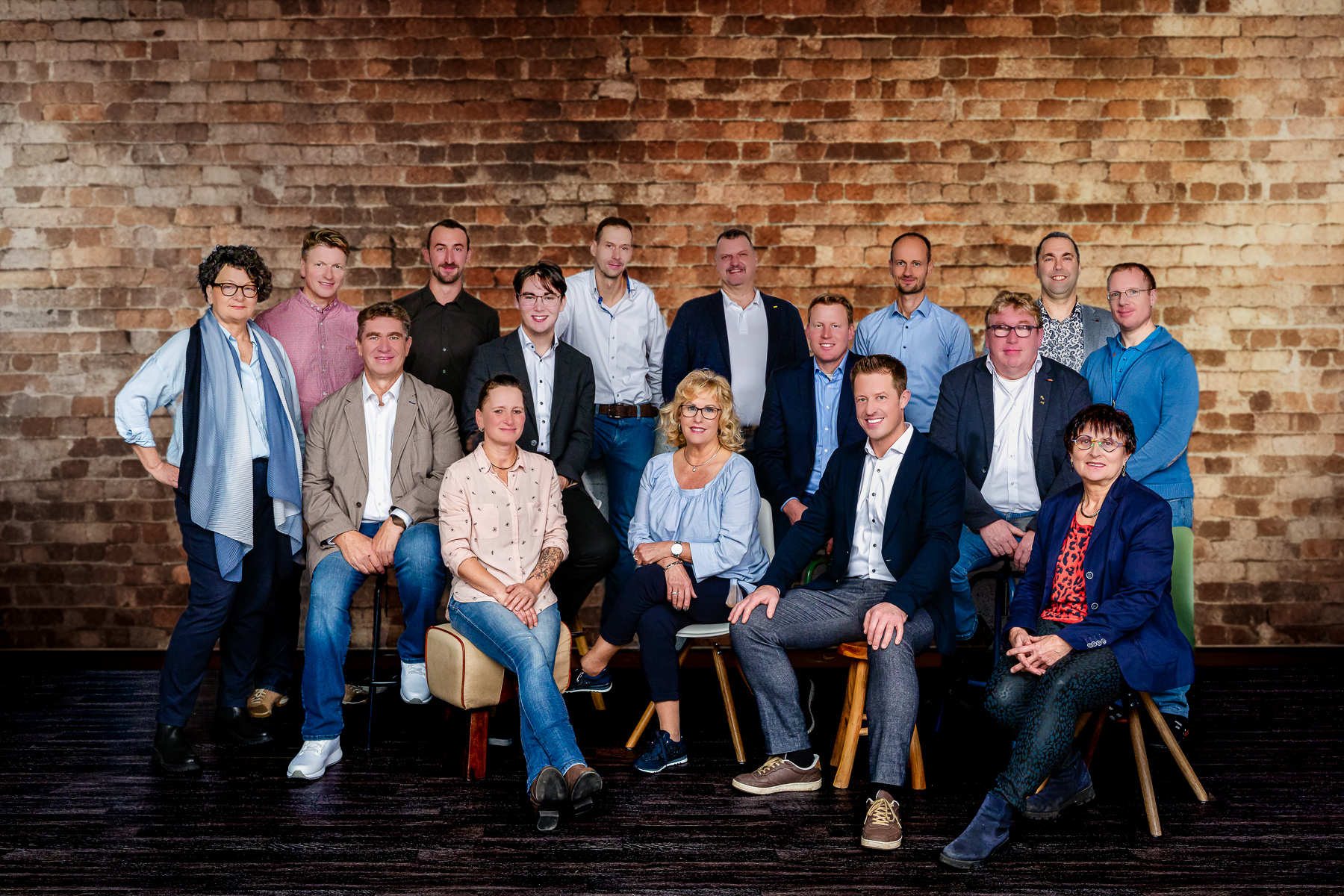 Gruppenportrait der Gemeinderatskandidaten aus Seßlach bei Coburg, fotografiert von im.uliversum